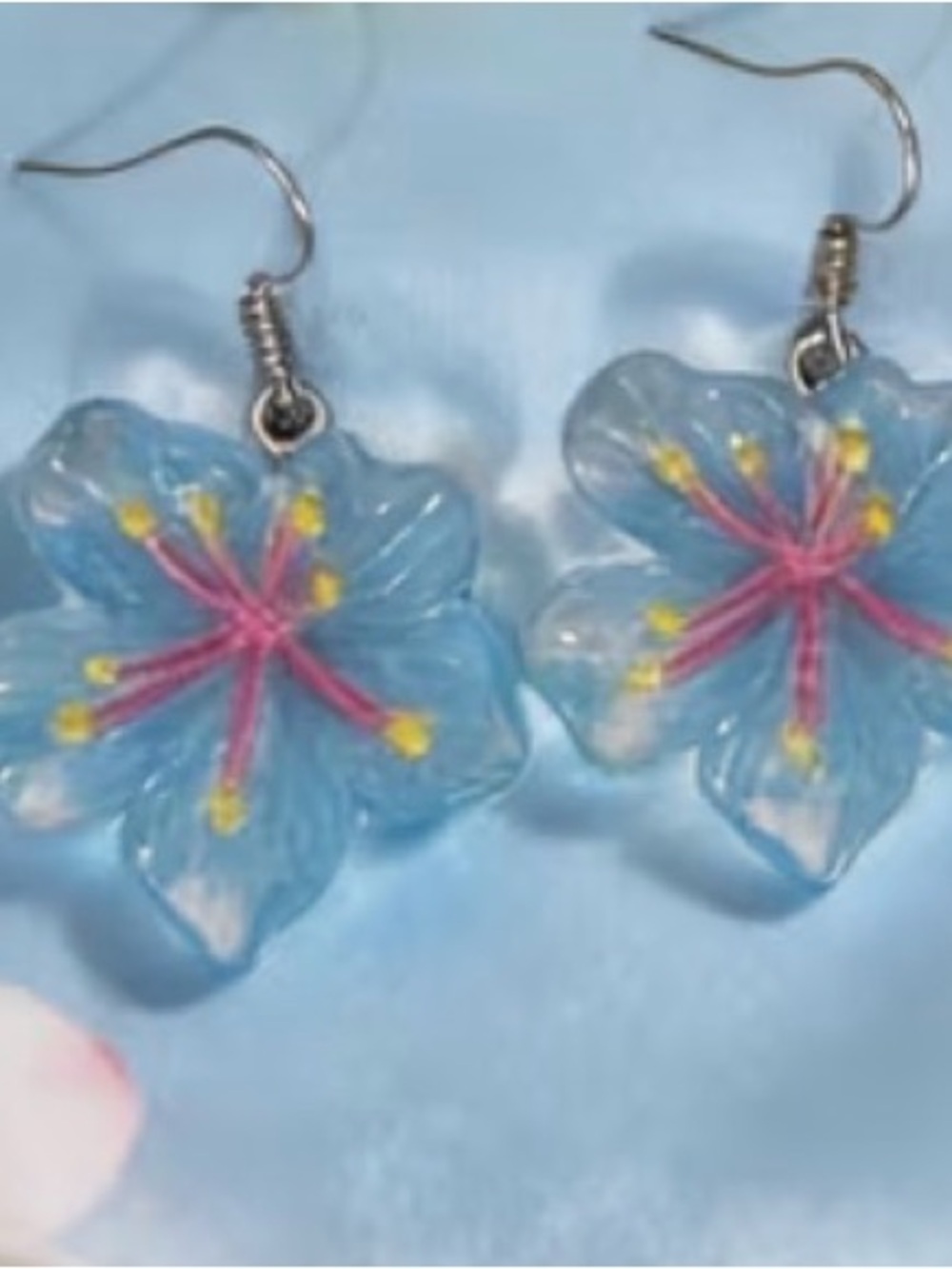 💎4/$24💎Blue Floral Resin Dangle Earrings